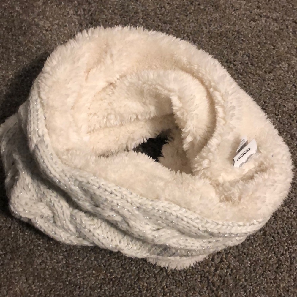 Scarf - Picture 2 of 3